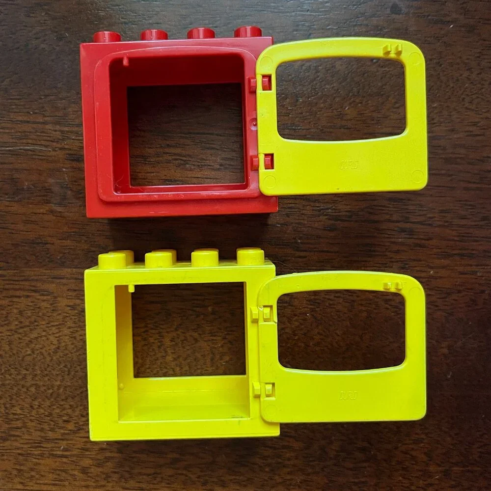 Duplo vintage fire and police pieces